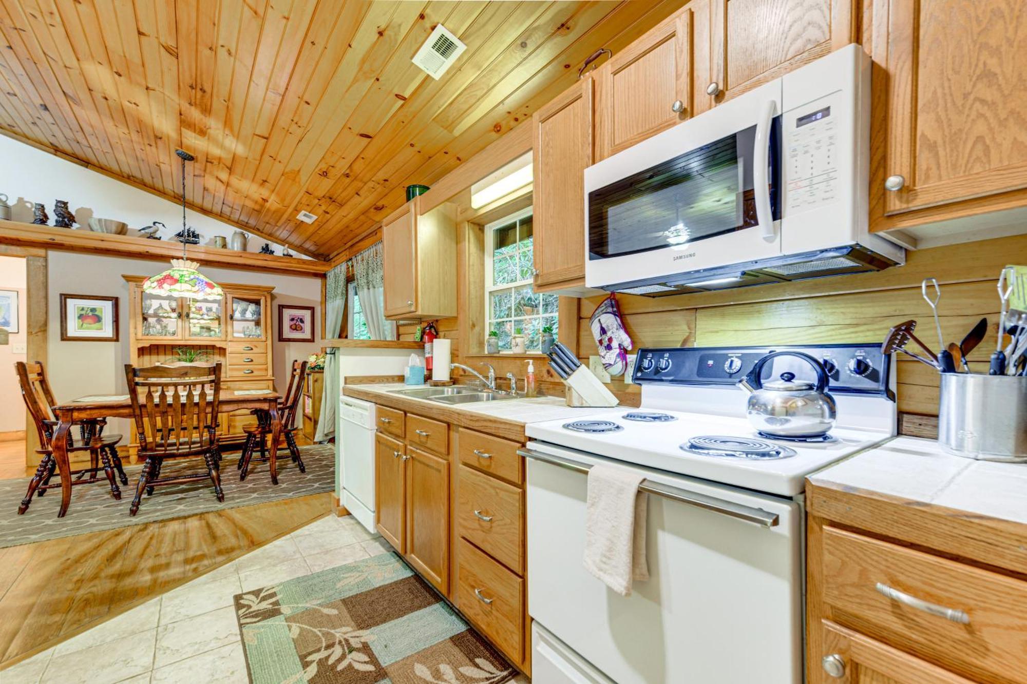 Serene Maggie Valley Retreat With Deck And Hot Tub! Kültér fotó