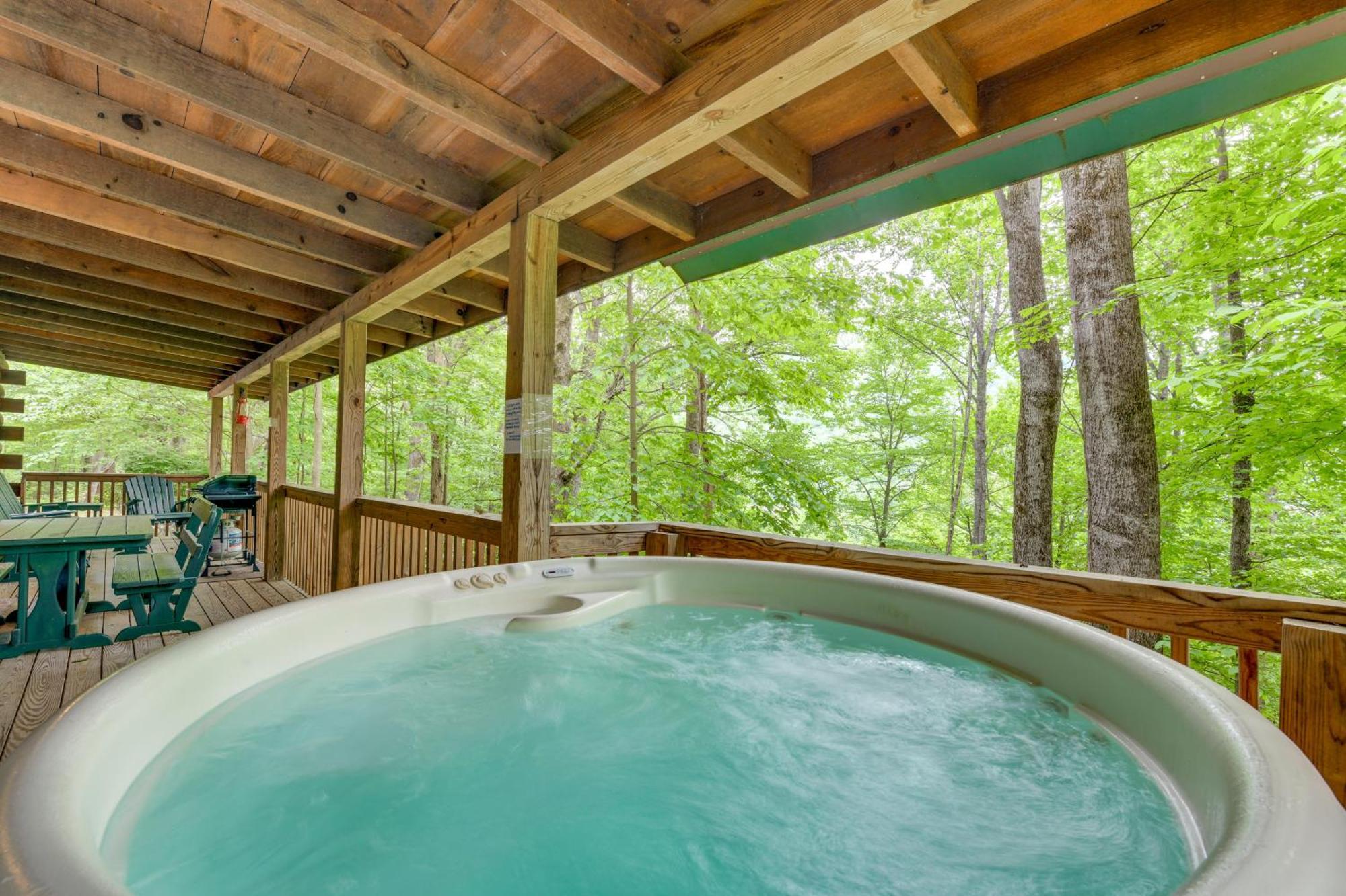 Serene Maggie Valley Retreat With Deck And Hot Tub! Kültér fotó