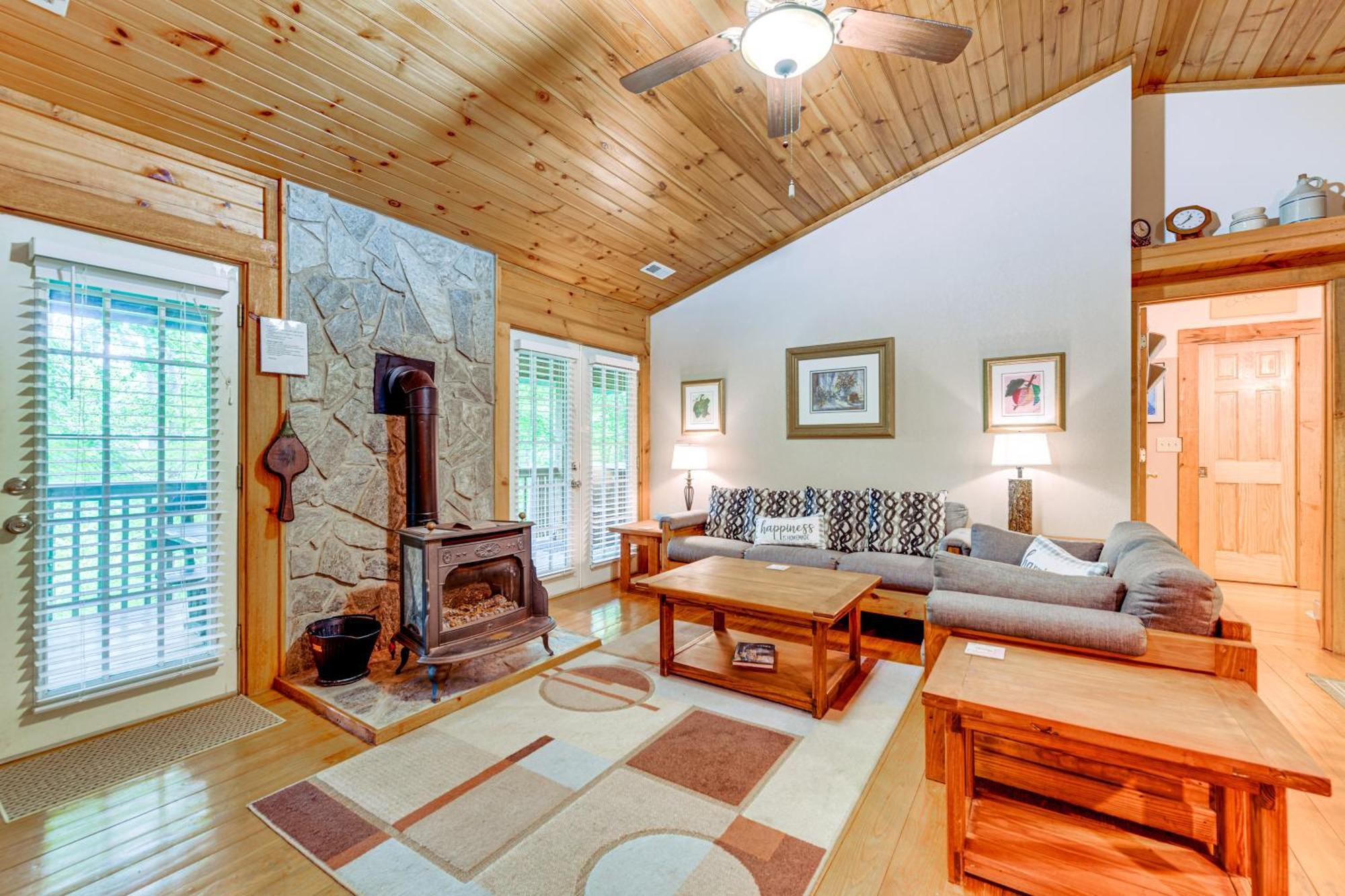 Serene Maggie Valley Retreat With Deck And Hot Tub! Kültér fotó