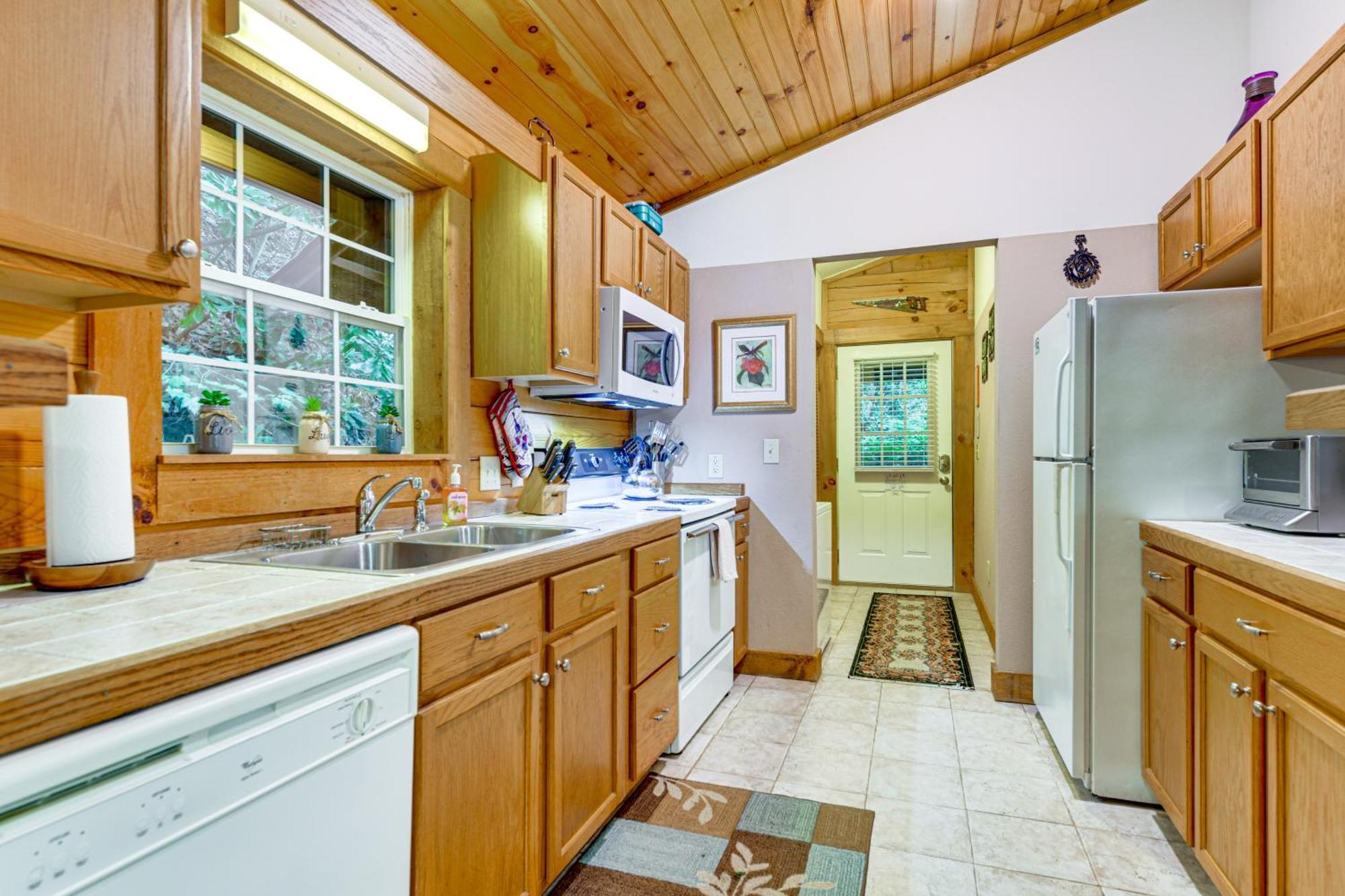 Serene Maggie Valley Retreat With Deck And Hot Tub! Kültér fotó