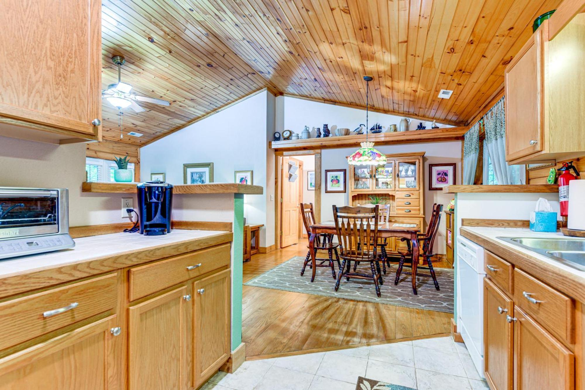 Serene Maggie Valley Retreat With Deck And Hot Tub! Kültér fotó