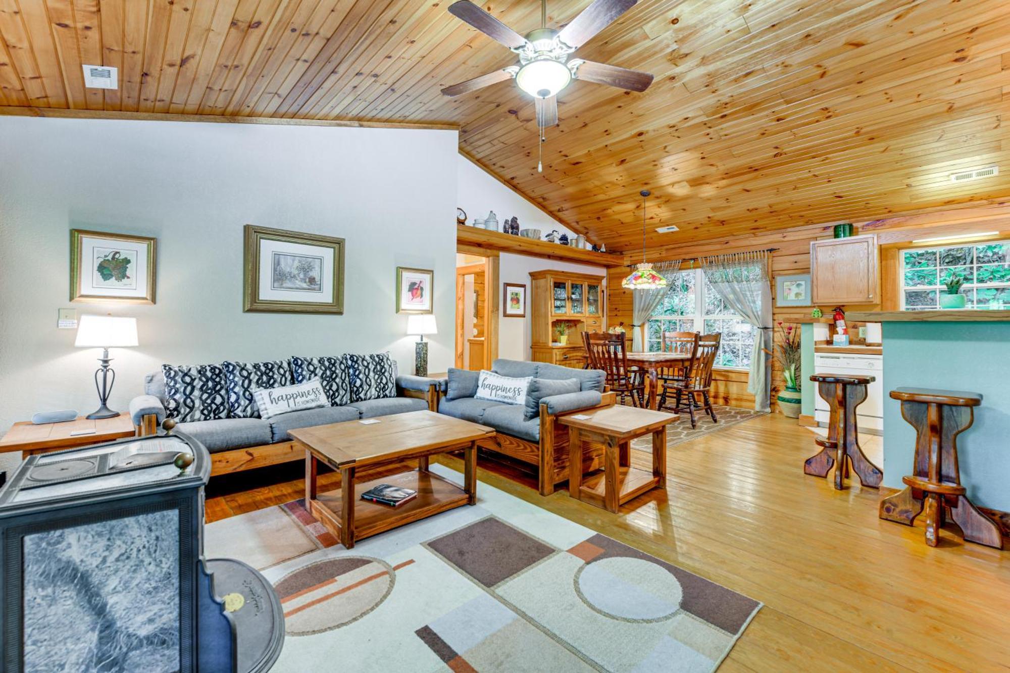 Serene Maggie Valley Retreat With Deck And Hot Tub! Kültér fotó