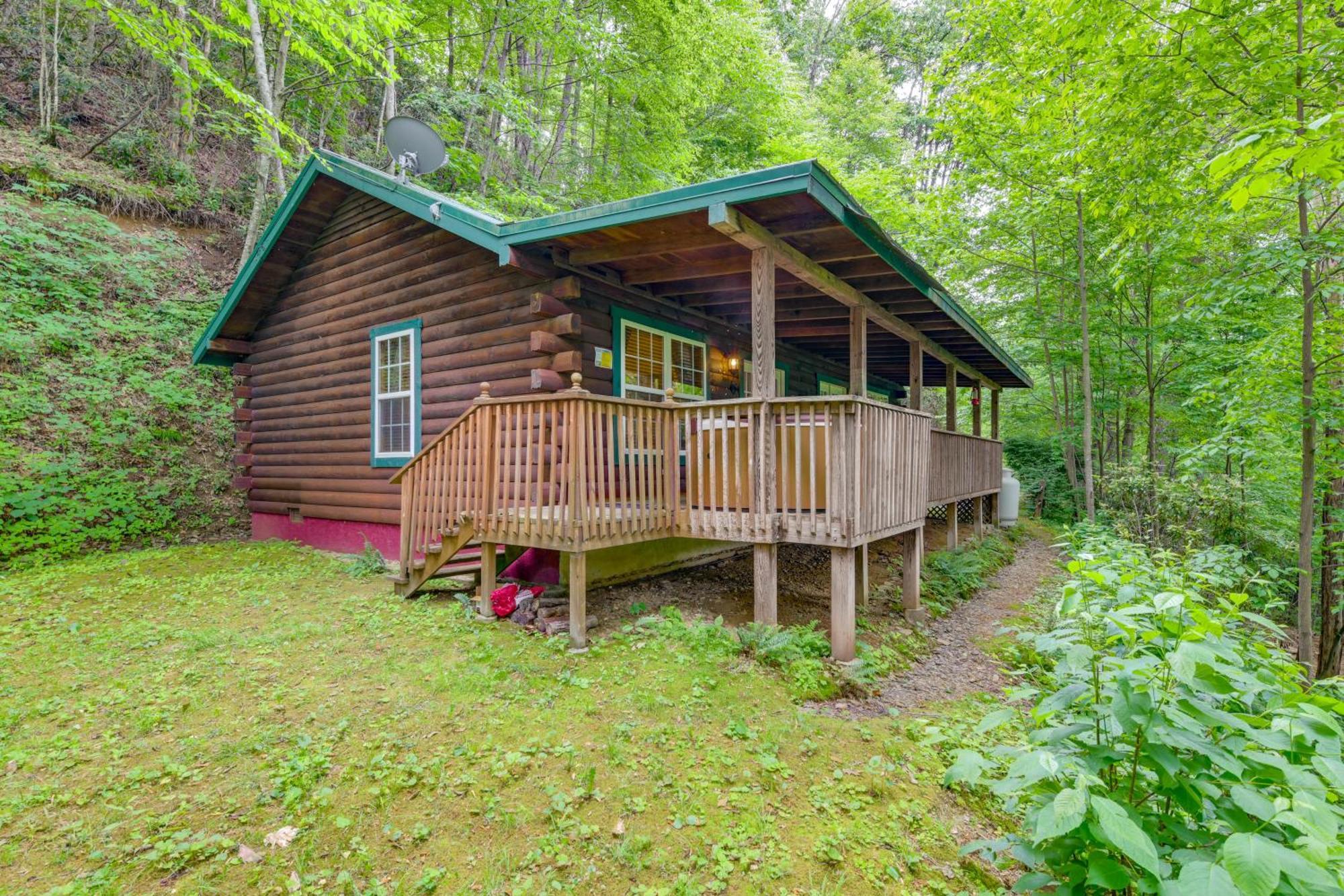 Serene Maggie Valley Retreat With Deck And Hot Tub! Kültér fotó