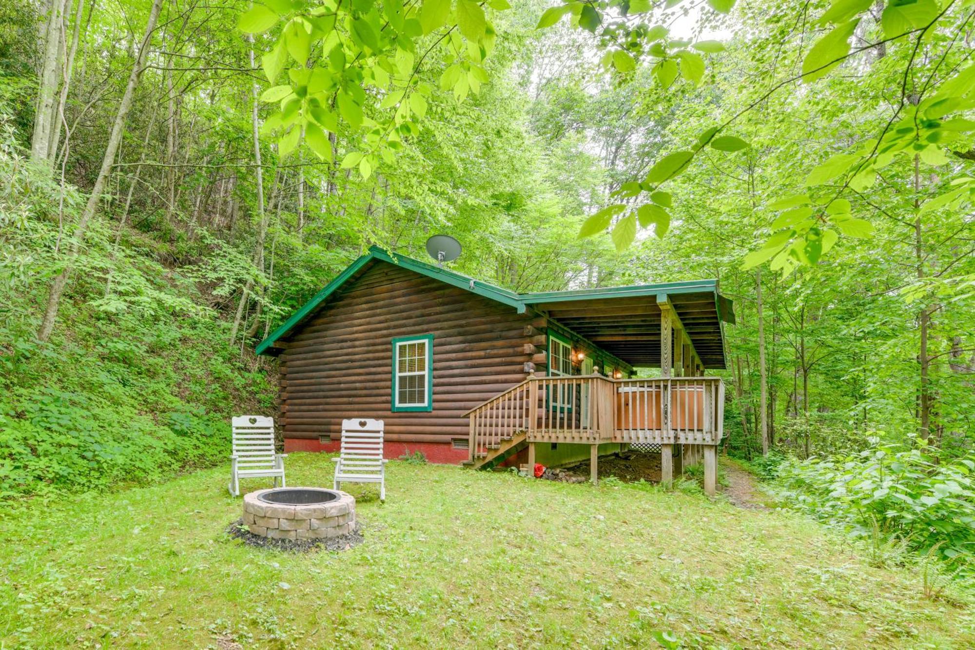 Serene Maggie Valley Retreat With Deck And Hot Tub! Kültér fotó