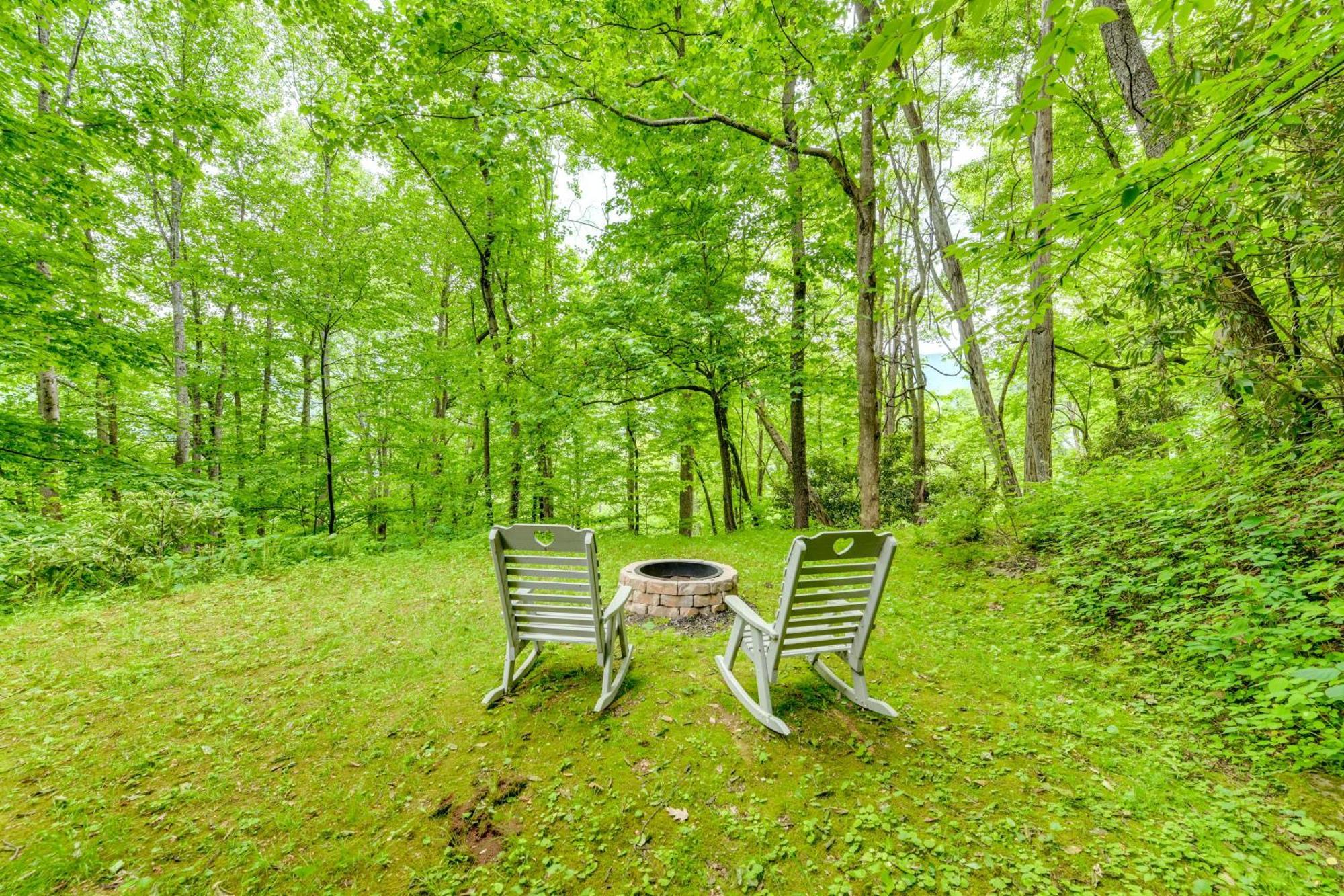Serene Maggie Valley Retreat With Deck And Hot Tub! Kültér fotó